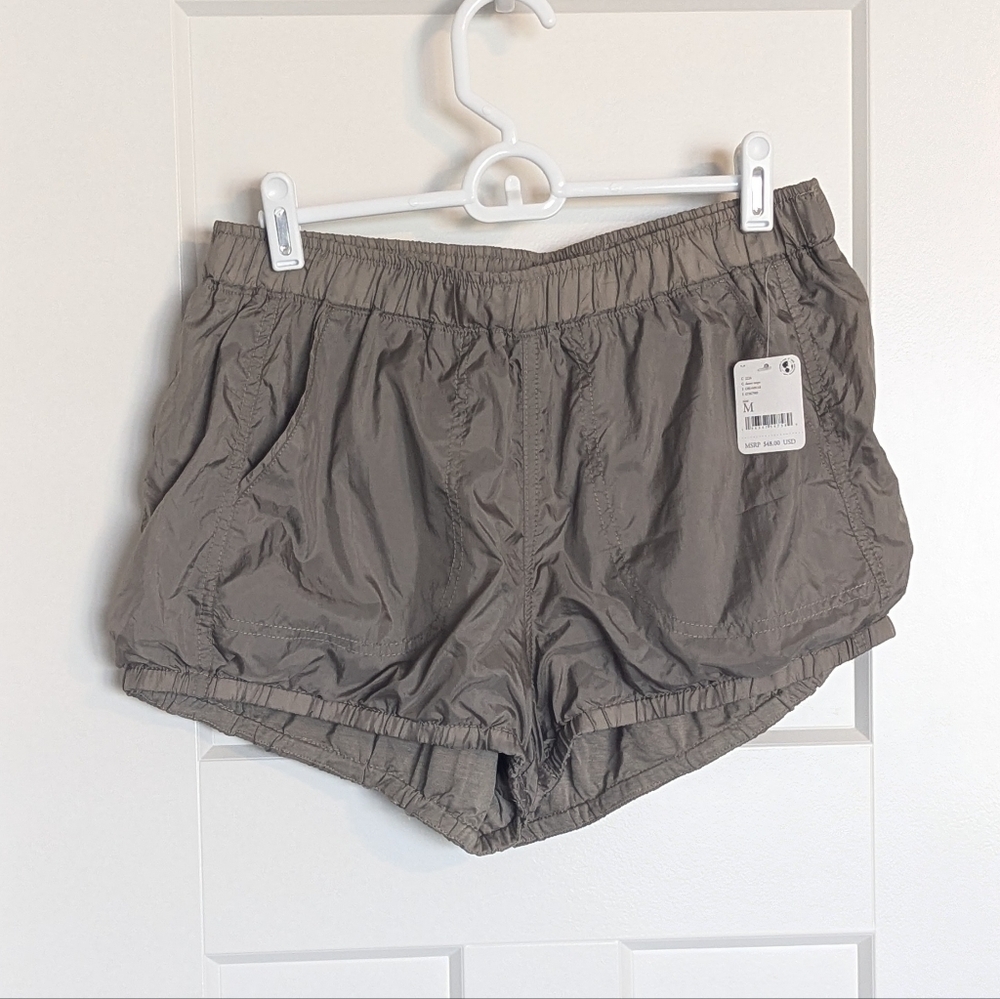 Free People Movement NWT Sunshine Bubble Hem Shorts - Desert Taupe sz M